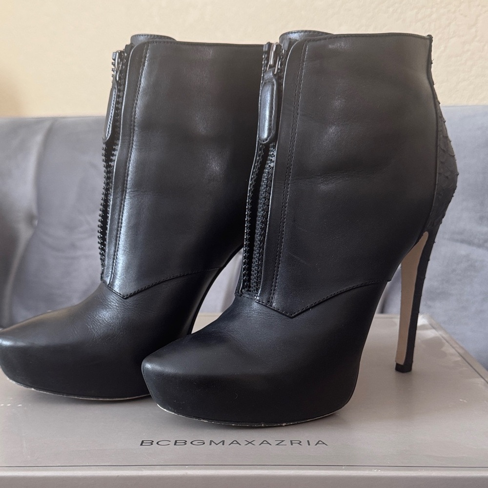 BCBG BLACK BOOTIES